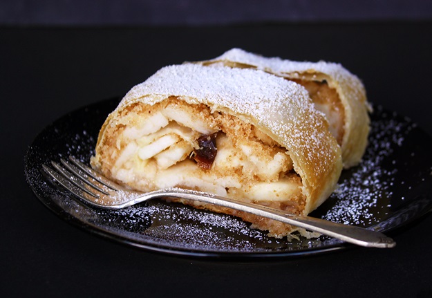Apfelstrudel with vanilla sauce